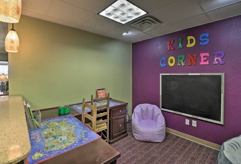 Roomy Multi Family Retreat In Dtwn Mountain Home!