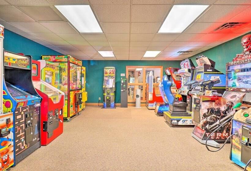 Sapphire Retreat W/ 2 Decks, Views & Resort Access