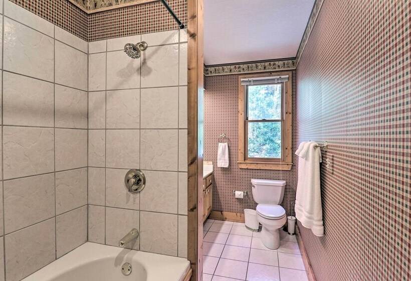 Sapphire Retreat W/ 2 Decks, Views & Resort Access