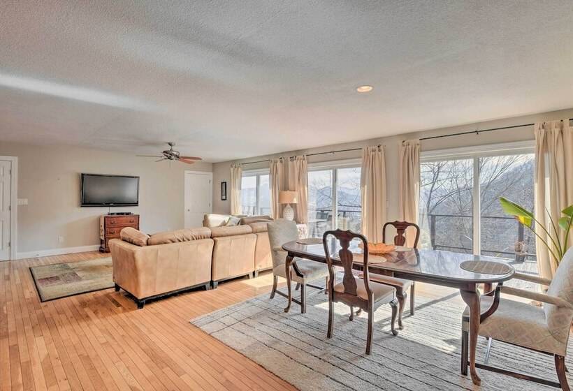 Scenic Pet Friendly House W/ Private Hot Tub!