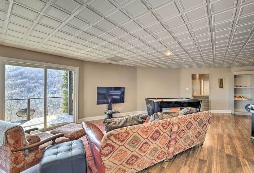 Scenic Pet Friendly House W/ Private Hot Tub!