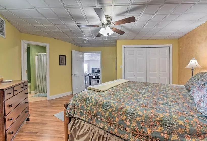 Scenic Pet Friendly House W/ Private Hot Tub!