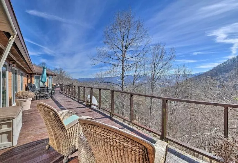 Scenic Pet Friendly House W/ Private Hot Tub!