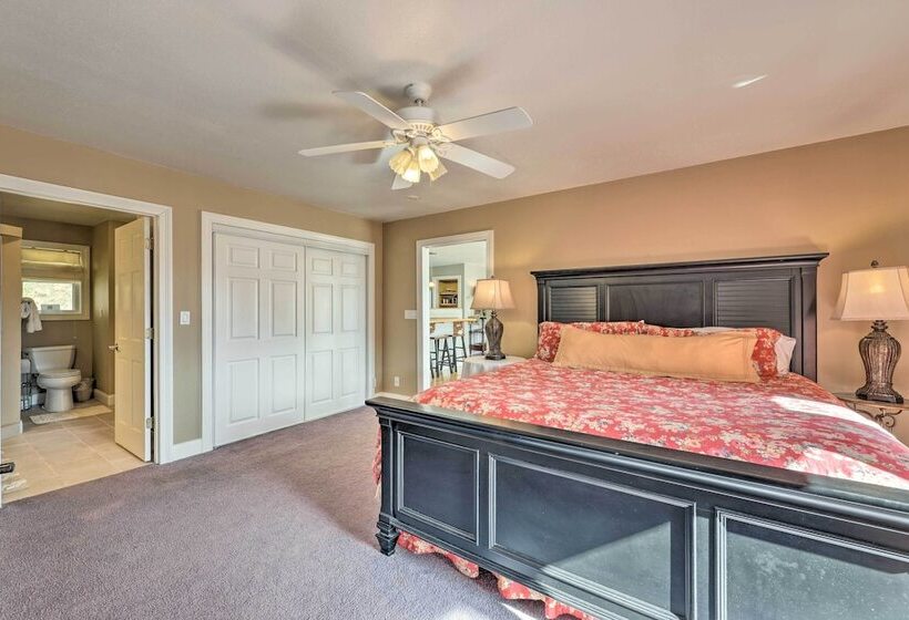 Scenic Pet Friendly House W/ Private Hot Tub!