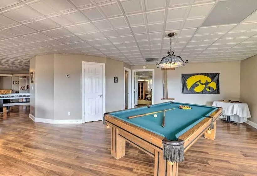 Scenic Pet Friendly House W/ Private Hot Tub!