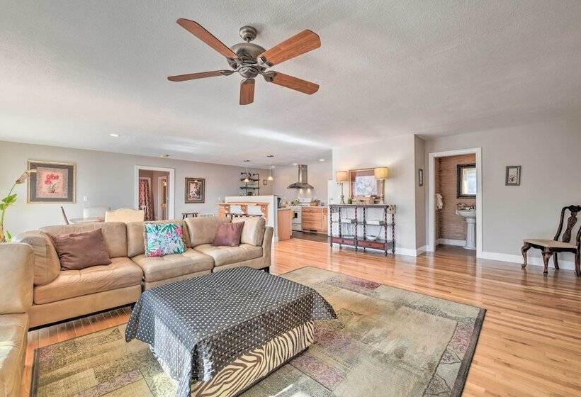 Scenic Pet Friendly House W/ Private Hot Tub!