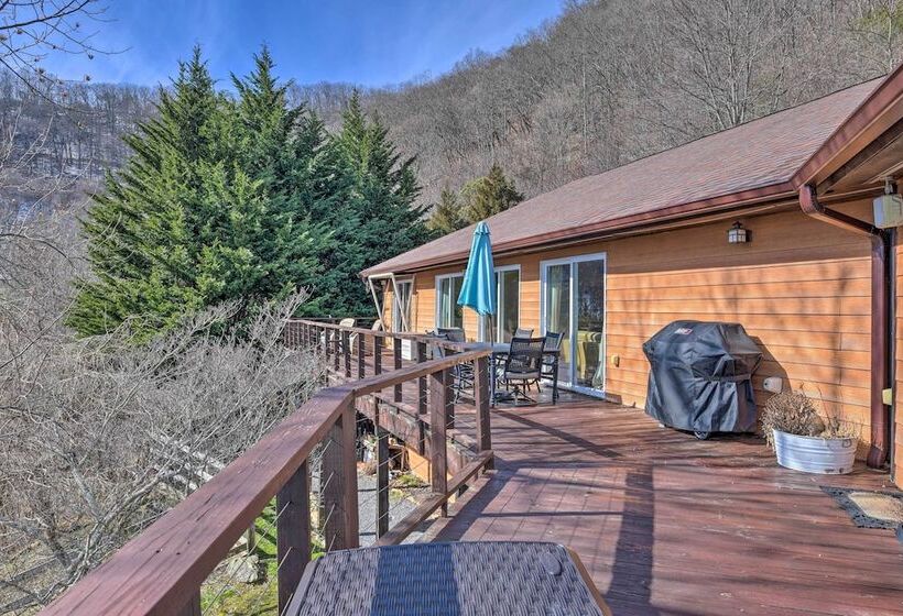 Scenic Pet Friendly House W/ Private Hot Tub!