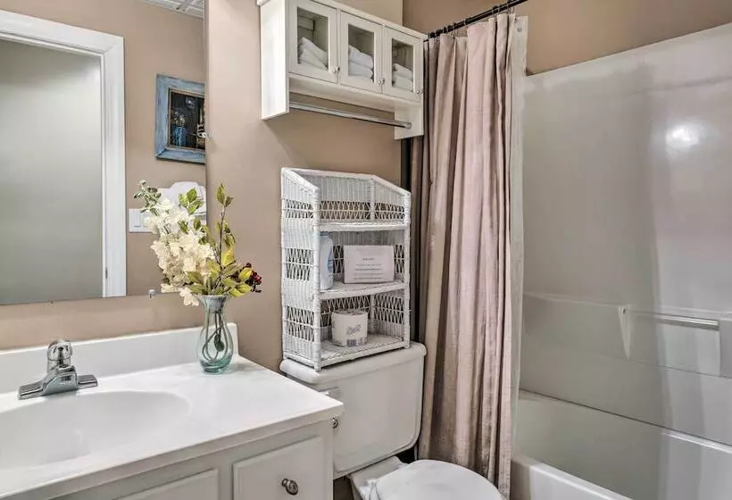 Scenic Pet Friendly House W/ Private Hot Tub!