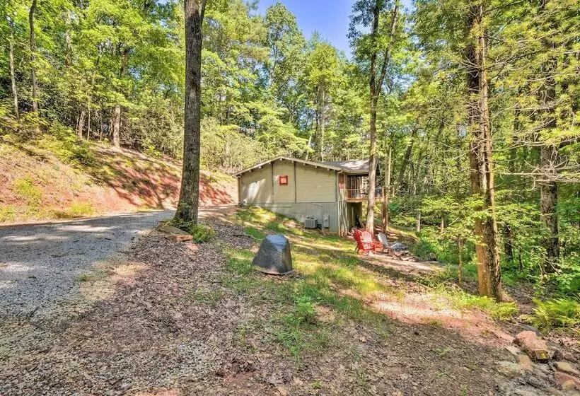 Pet Friendly Otto Mountain Cabin W/ Fireplace!