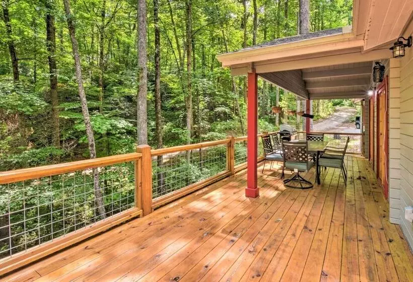 Pet Friendly Otto Mountain Cabin W/ Fireplace!