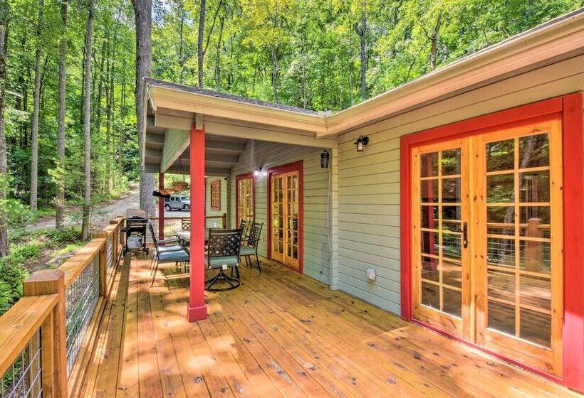 Pet Friendly Otto Mountain Cabin W/ Fireplace!