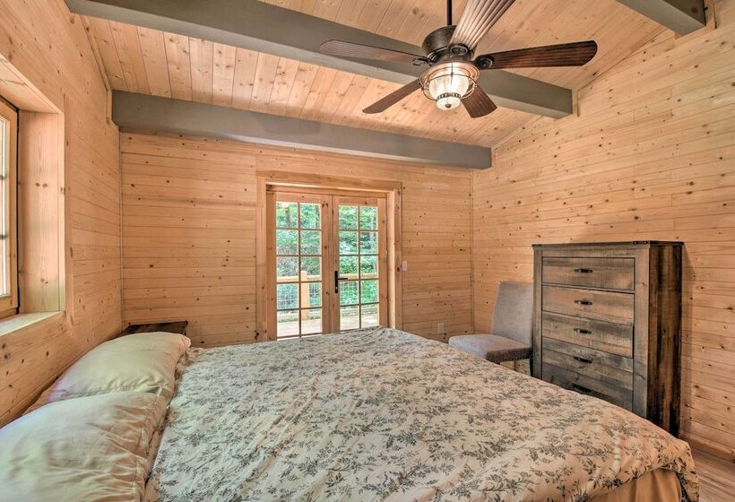 Pet Friendly Otto Mountain Cabin W/ Fireplace!