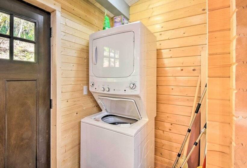 Pet Friendly Otto Mountain Cabin W/ Fireplace!