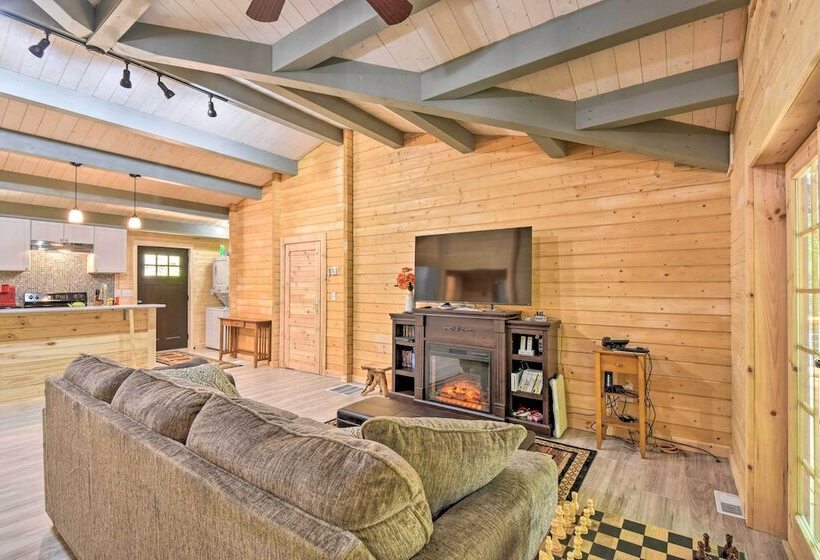 Pet Friendly Otto Mountain Cabin W/ Fireplace!