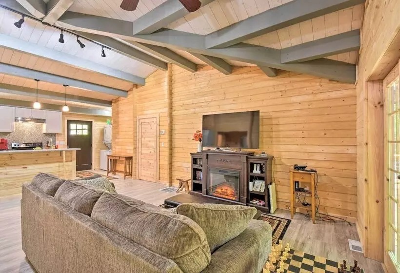Pet Friendly Otto Mountain Cabin W/ Fireplace!