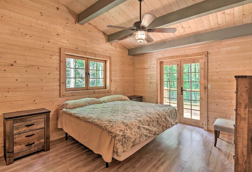 Pet Friendly Otto Mountain Cabin W/ Fireplace!