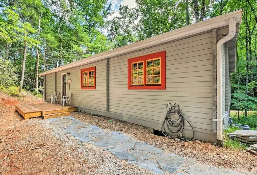 Pet Friendly Otto Mountain Cabin W/ Fireplace!