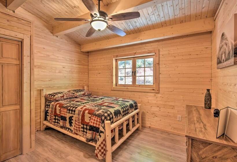 Pet Friendly Otto Mountain Cabin W/ Fireplace!