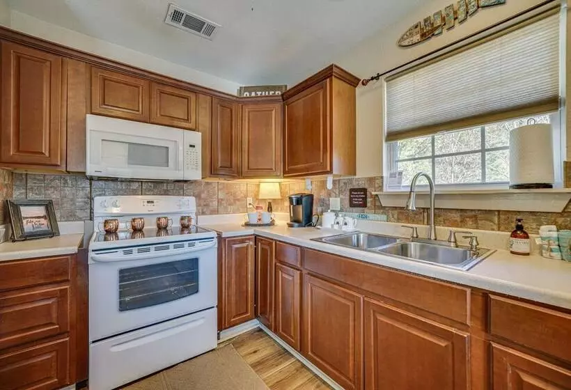 Secluded Tuskahoma Retreat W/ Deck & Views!