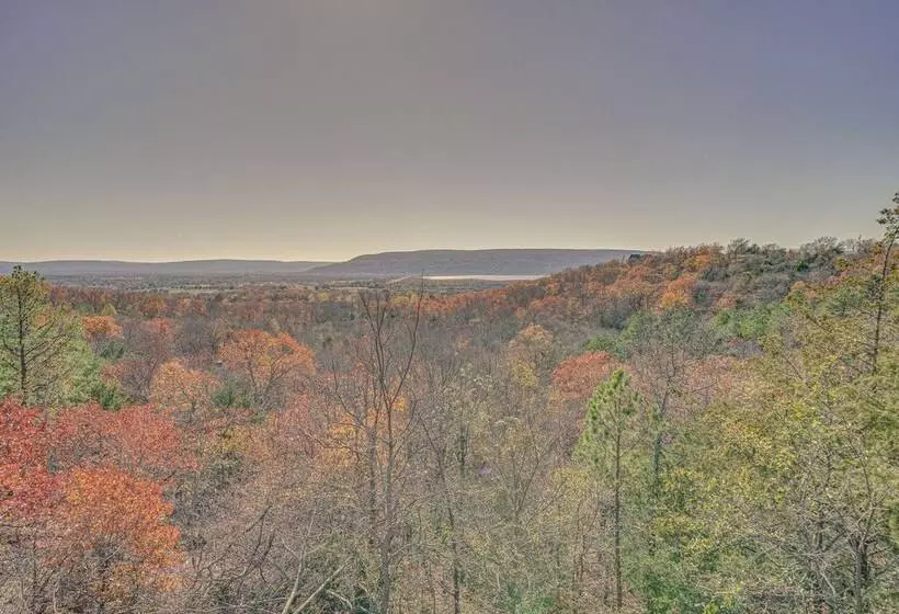 Secluded Tuskahoma Retreat W/ Deck & Views!