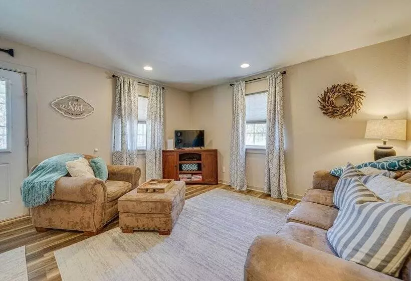 Secluded Tuskahoma Retreat W/ Deck & Views!