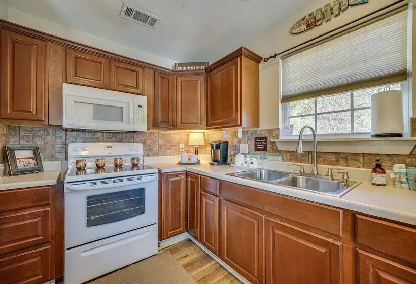 Secluded Tuskahoma Retreat W/ Deck & Views!