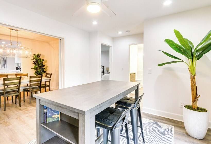 Golf, Dine & Swim: Sleek Palmetto Dunes Home!