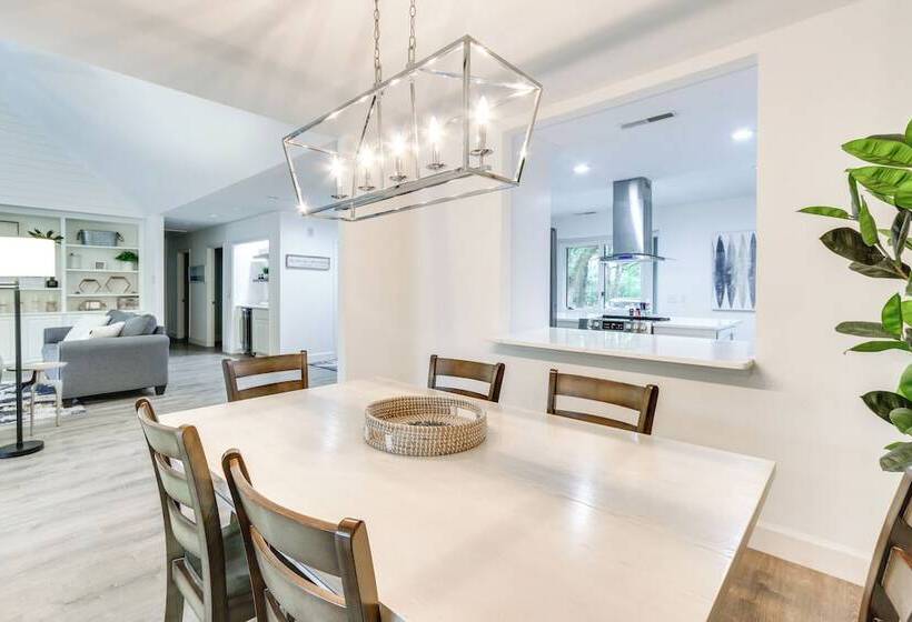 Golf, Dine & Swim: Sleek Palmetto Dunes Home!