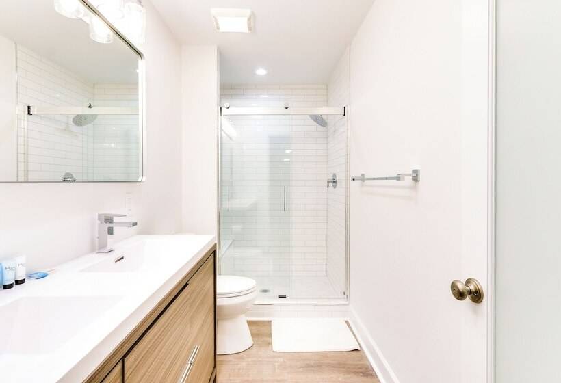 Golf, Dine & Swim: Sleek Palmetto Dunes Home!