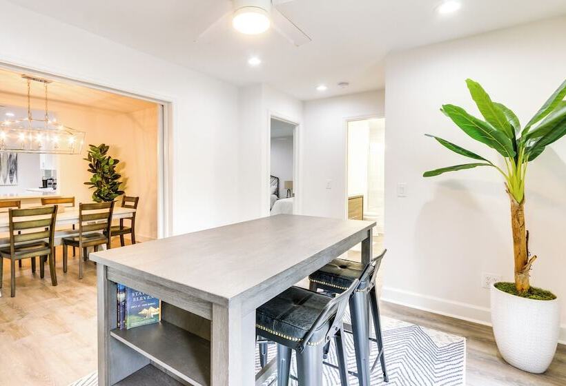 Golf, Dine & Swim: Sleek Palmetto Dunes Home!