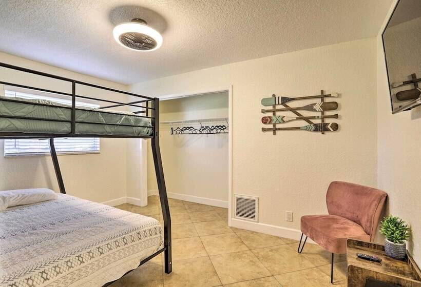 Spacious Largo Retreat: Private Pool & Yard!