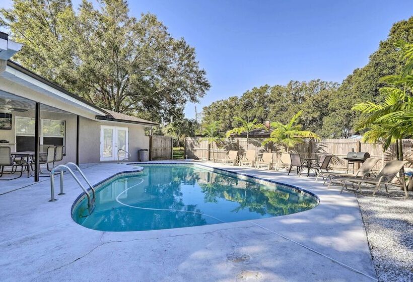 Spacious Largo Retreat: Private Pool & Yard!