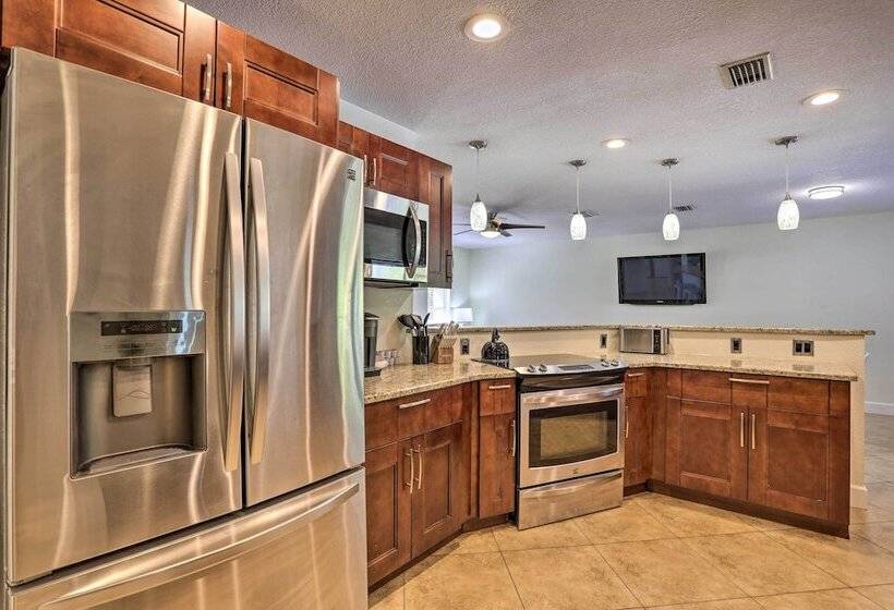 Spacious Largo Retreat: Private Pool & Yard!