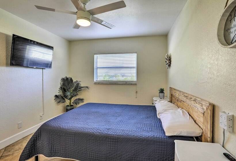 Spacious Largo Retreat: Private Pool & Yard!