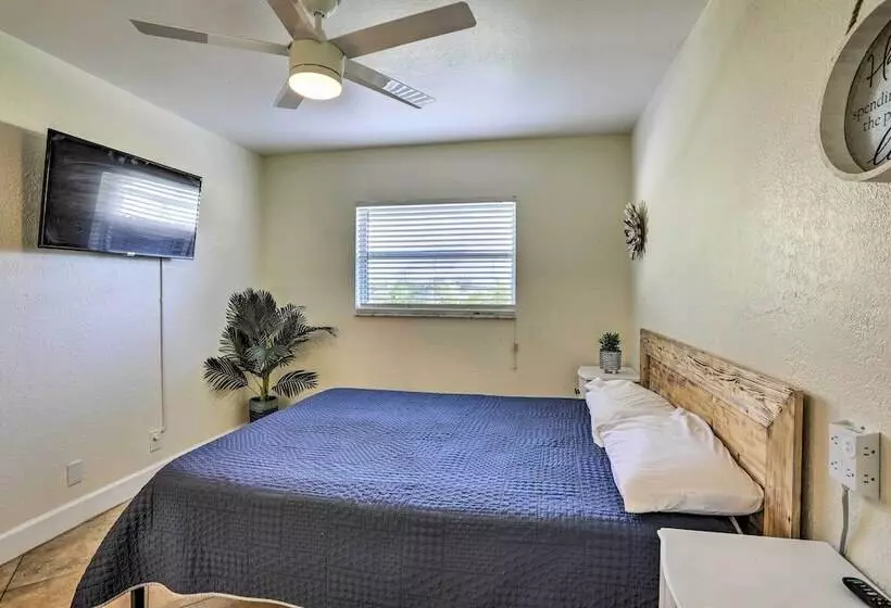 Spacious Largo Retreat: Private Pool & Yard!