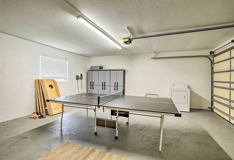 Spacious Largo Retreat: Private Pool & Yard!