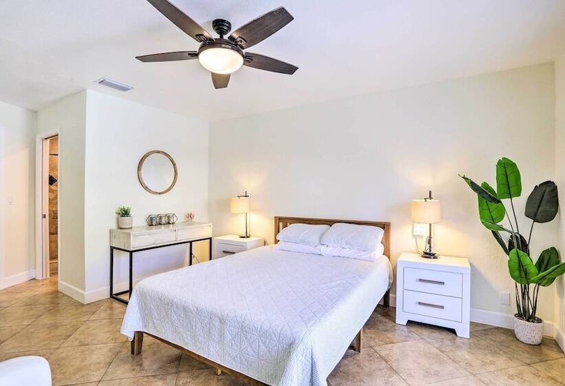 Spacious Largo Retreat: Private Pool & Yard!