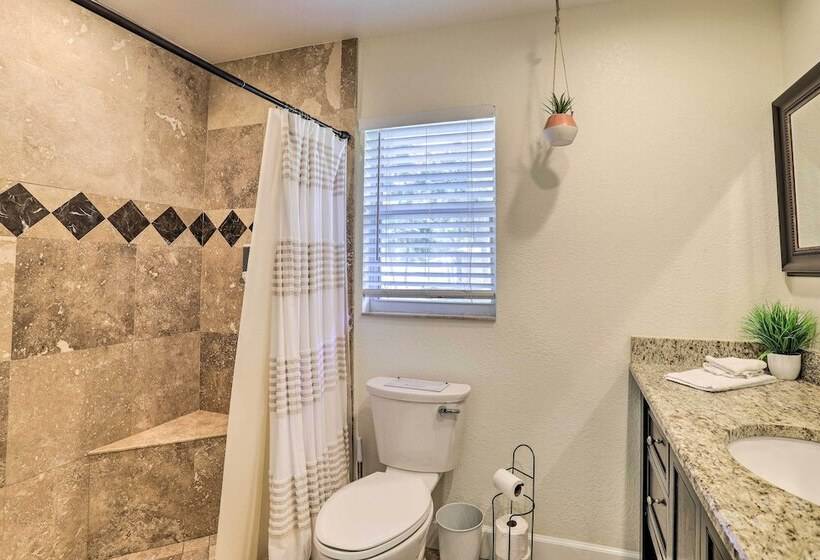 Spacious Largo Retreat: Private Pool & Yard!