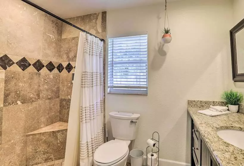 Spacious Largo Retreat: Private Pool & Yard!
