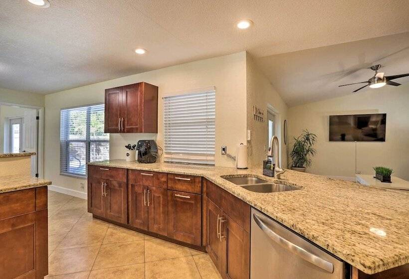 Spacious Largo Retreat: Private Pool & Yard!