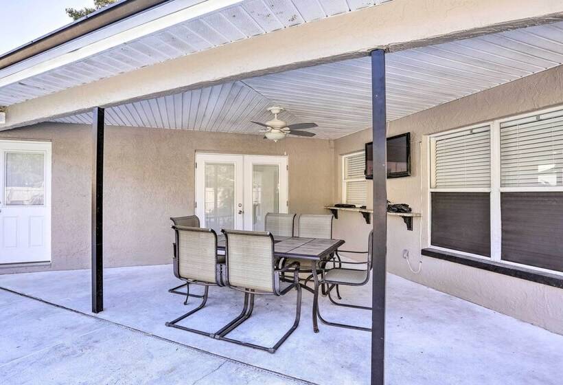 Spacious Largo Retreat: Private Pool & Yard!