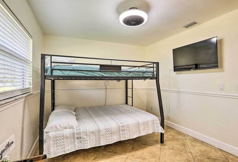 Spacious Largo Retreat: Private Pool & Yard!