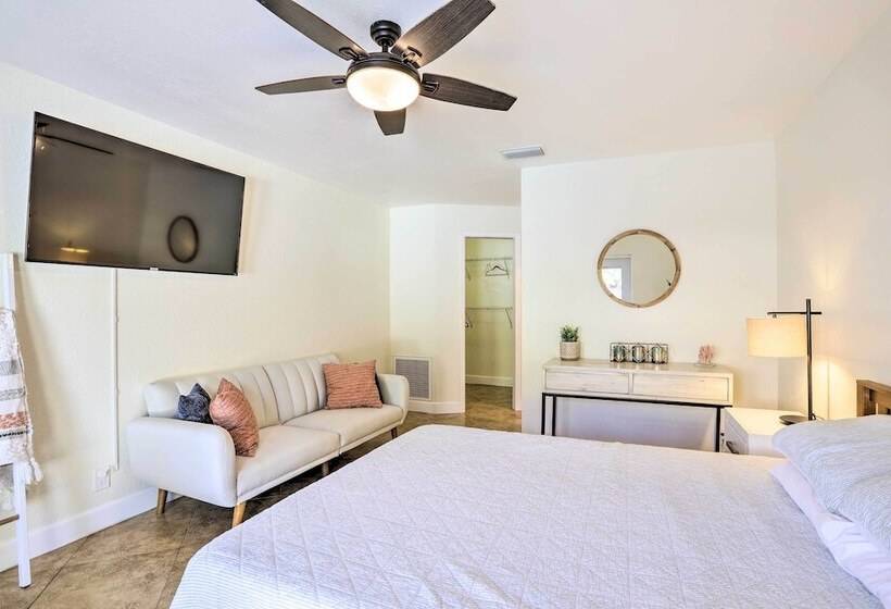 Spacious Largo Retreat: Private Pool & Yard!