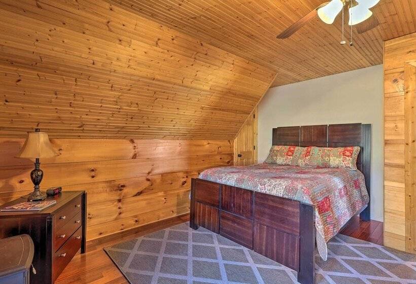 Decks & Panoramic Views: Rustic Sparta Cabin