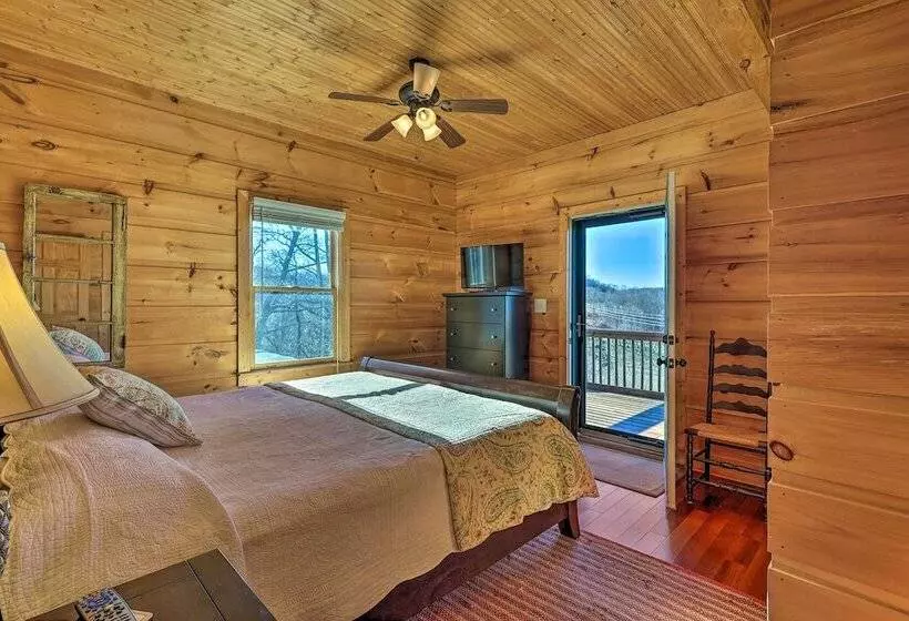 Decks & Panoramic Views: Rustic Sparta Cabin