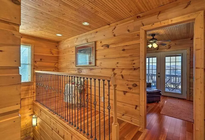 Decks & Panoramic Views: Rustic Sparta Cabin