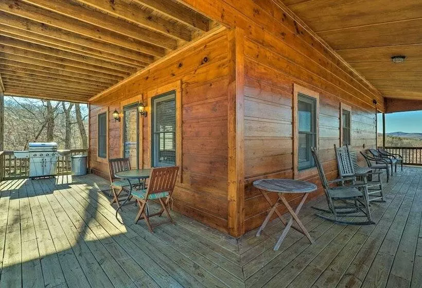 Decks & Panoramic Views: Rustic Sparta Cabin