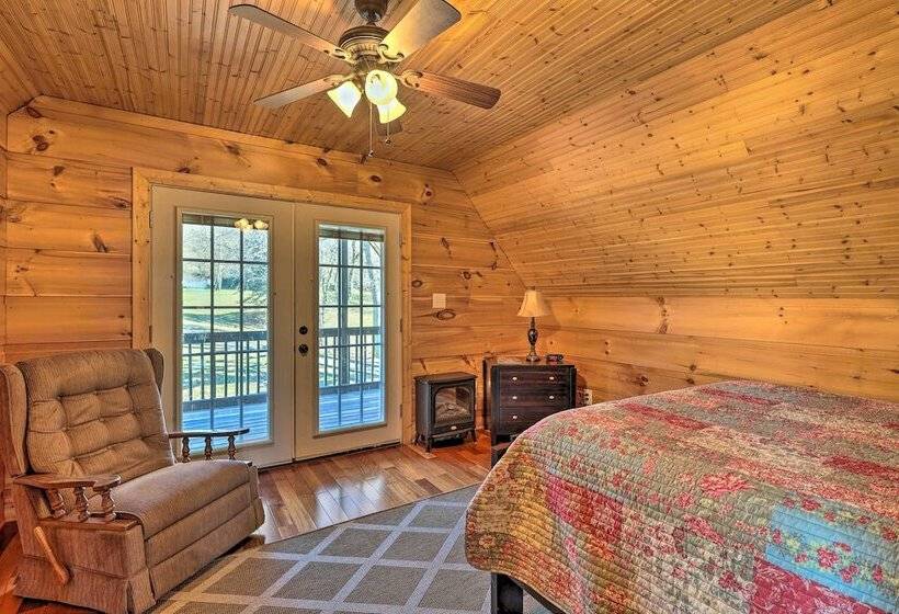 Decks & Panoramic Views: Rustic Sparta Cabin