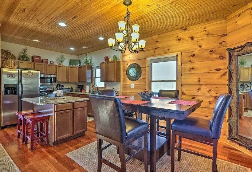 Decks & Panoramic Views: Rustic Sparta Cabin