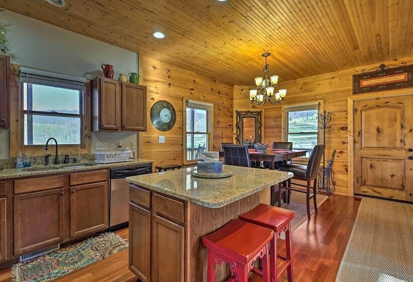 Decks & Panoramic Views: Rustic Sparta Cabin